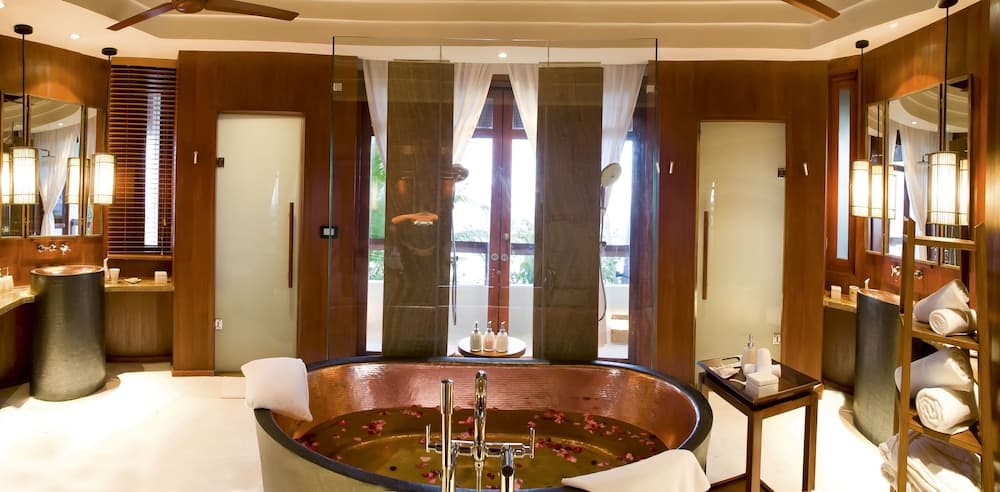 Constance Halaveli - View 47