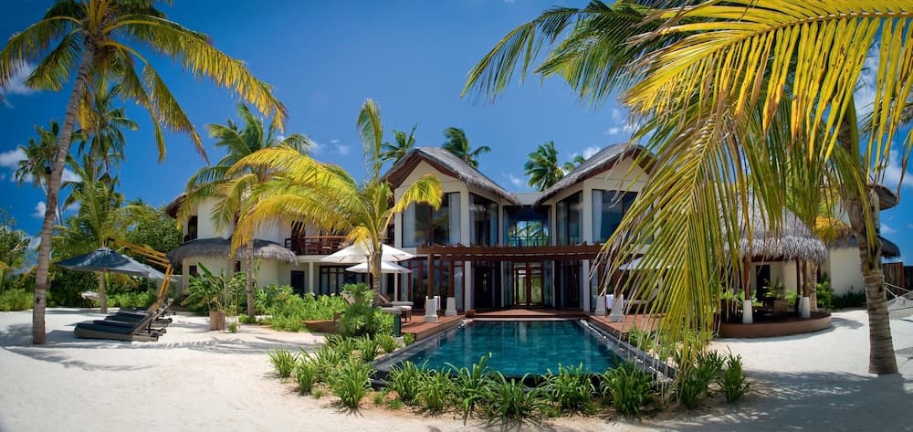 Constance Halaveli - View 5