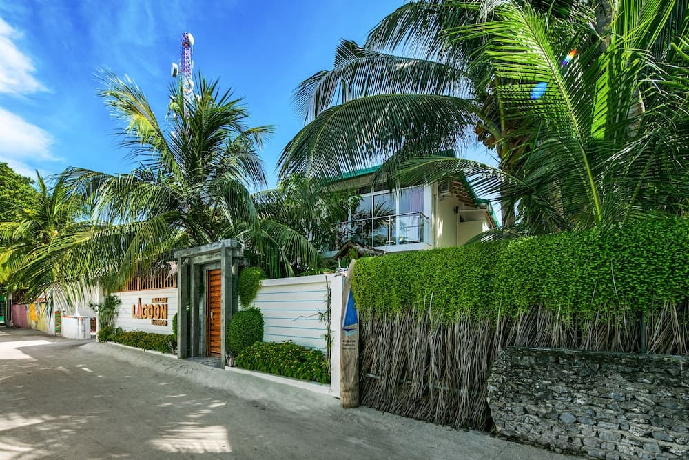 Shallow Lagoon Rasdhoo - View 1