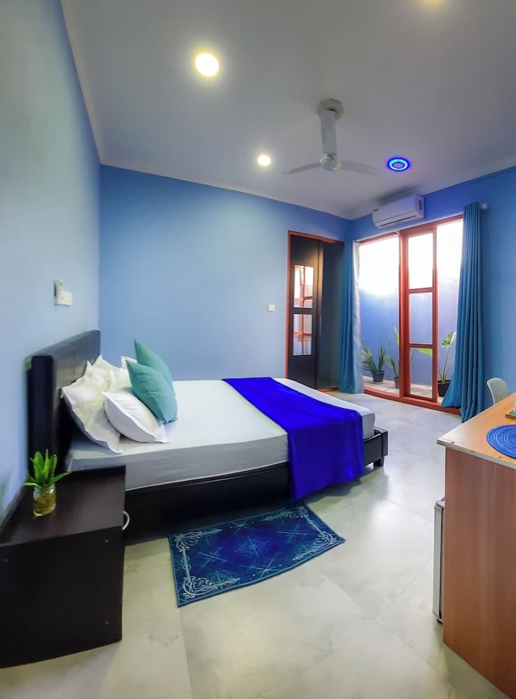 Hide Inn Blue - View 31