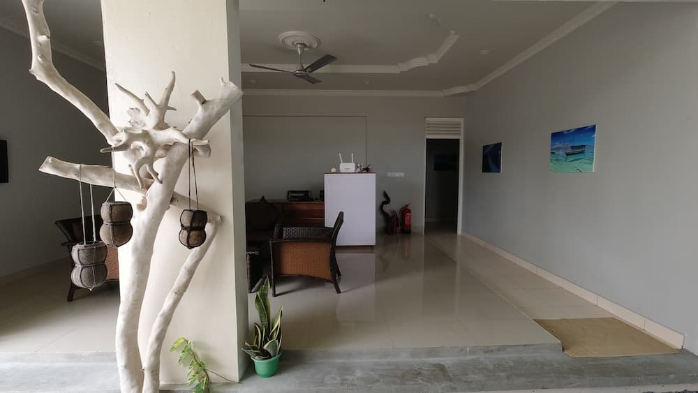 Omadhoo Inn - View 52