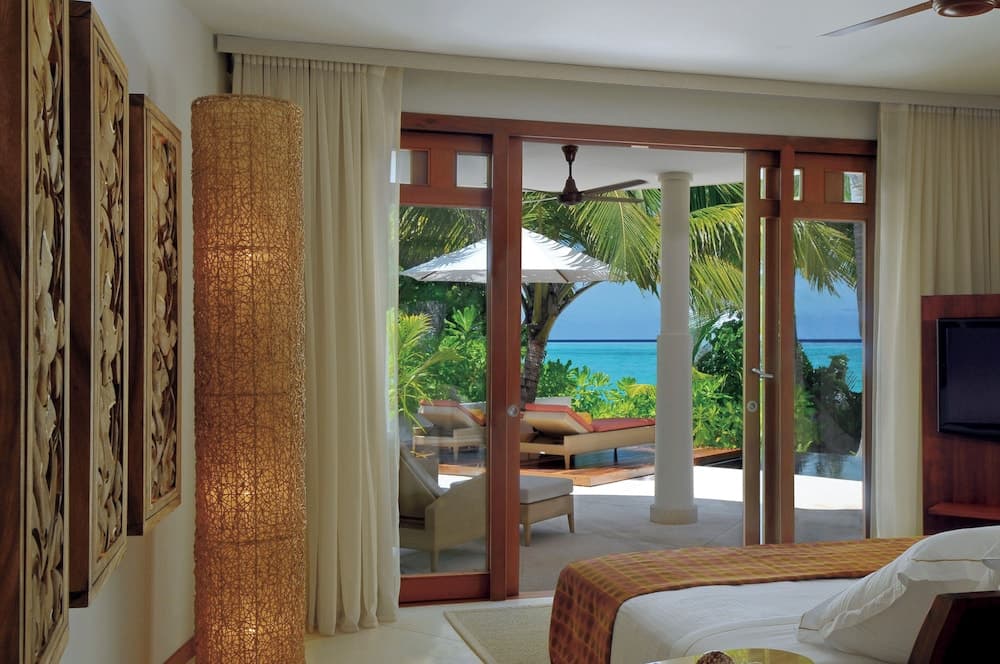 Constance Halaveli - View 50