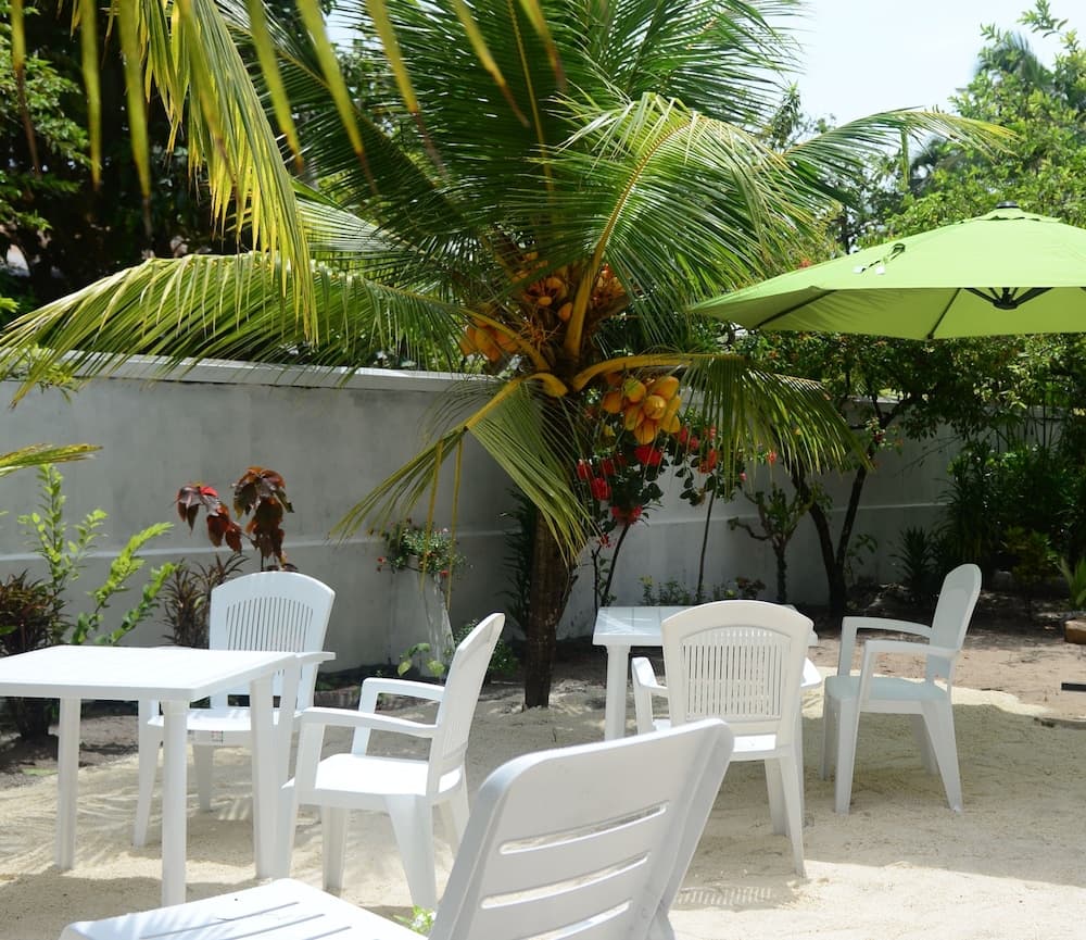 Maclura Residence - View 19