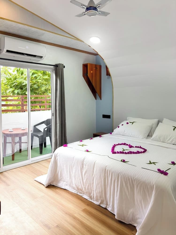 swims maldives - View 2