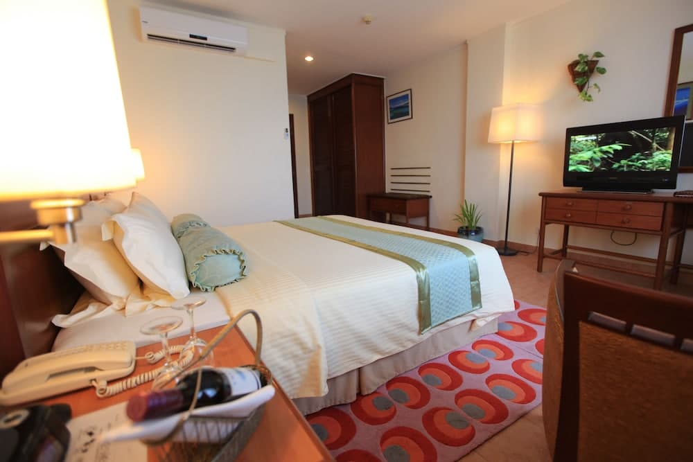 Hulhule Island Hotel - View 49