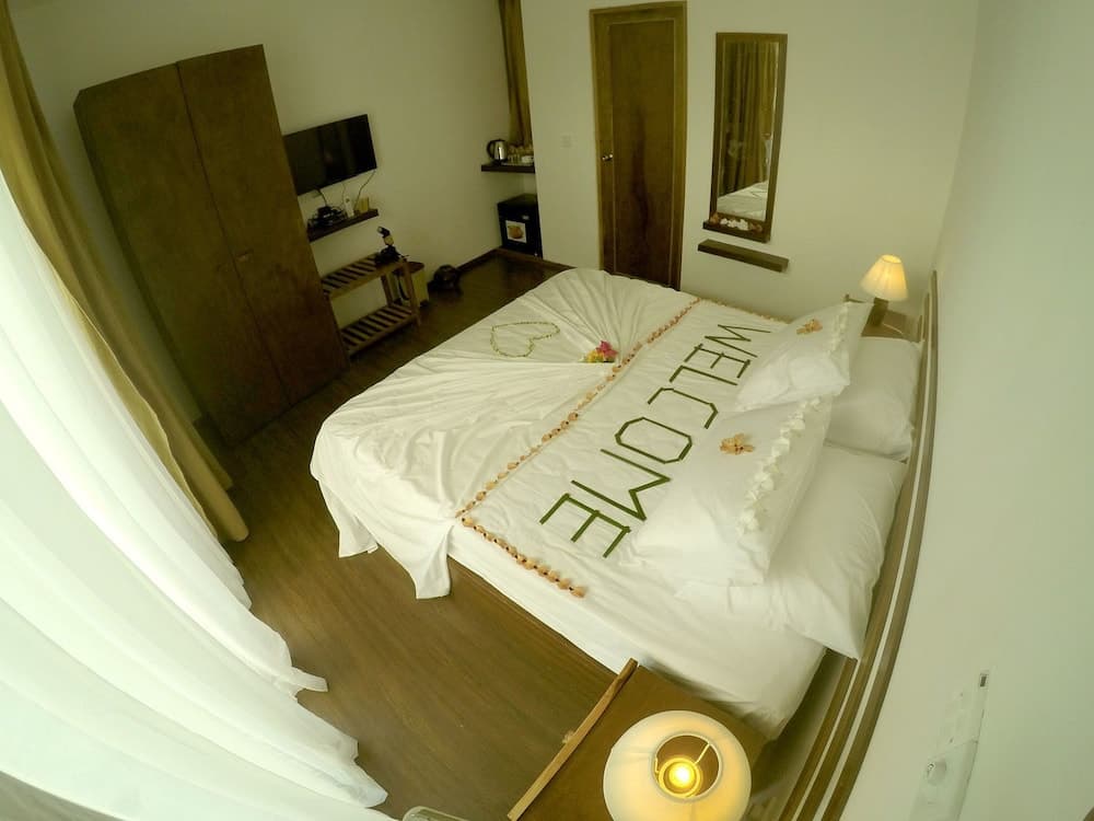 Dhiffushi White Sand Beach Hotel - View 13