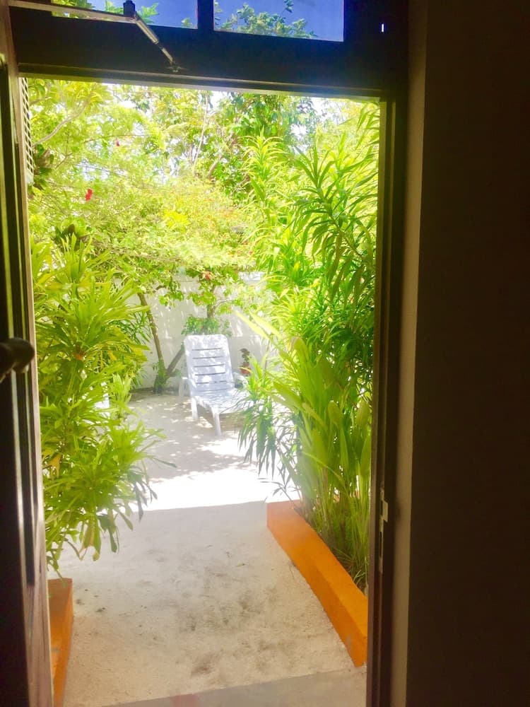 Maclura Residence - View 27