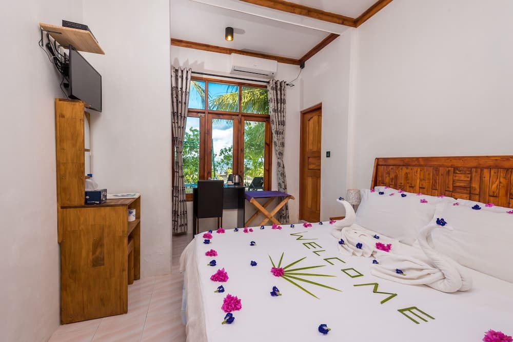 Ithaa Beach Maldives - View 40