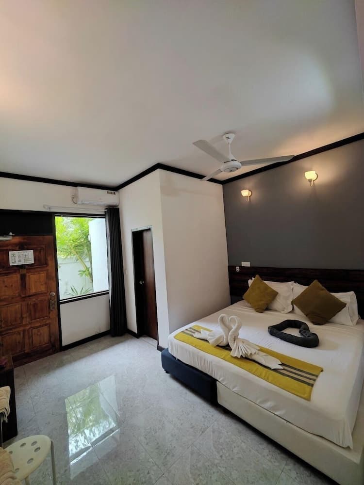 Seascape Retreats Dhigurah - View 12