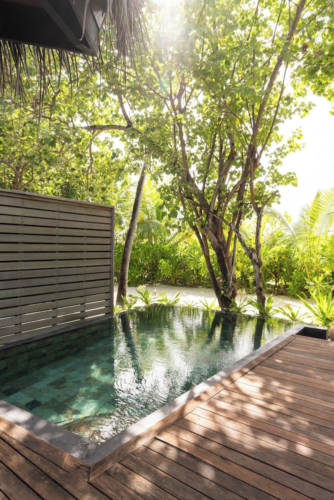 Constance Halaveli - View 38