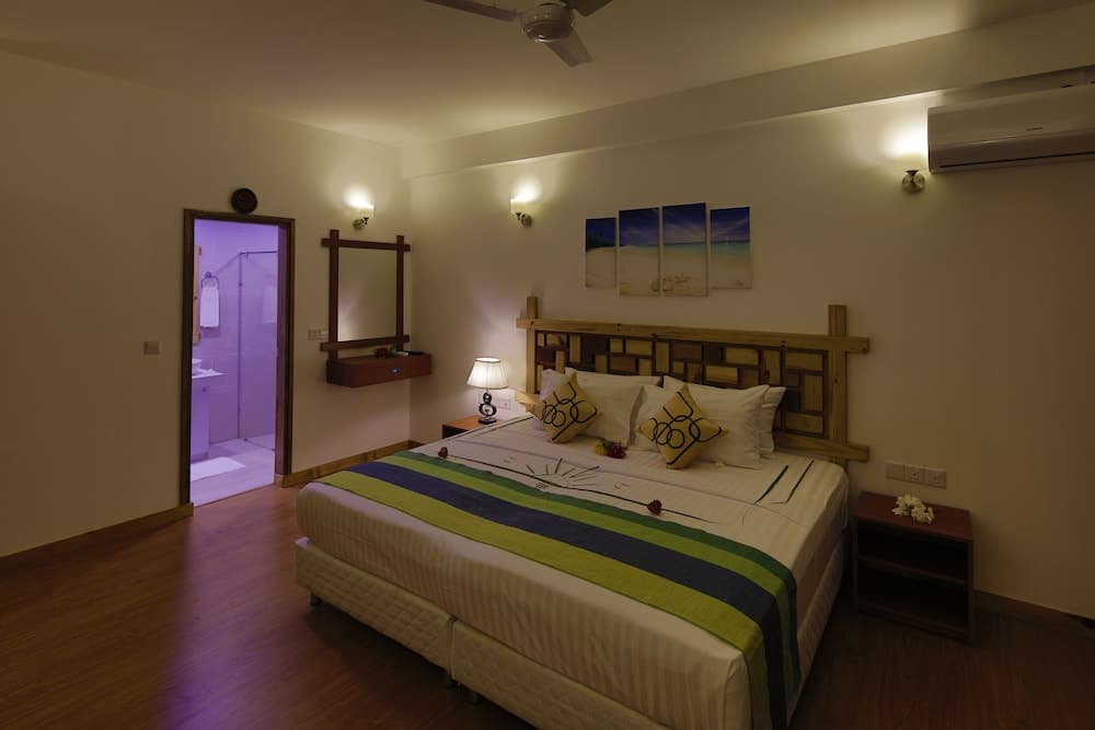 Shallow Lagoon Rasdhoo - View 24