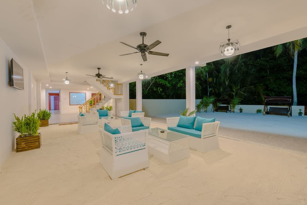 White Sand Dhigurah - View 37