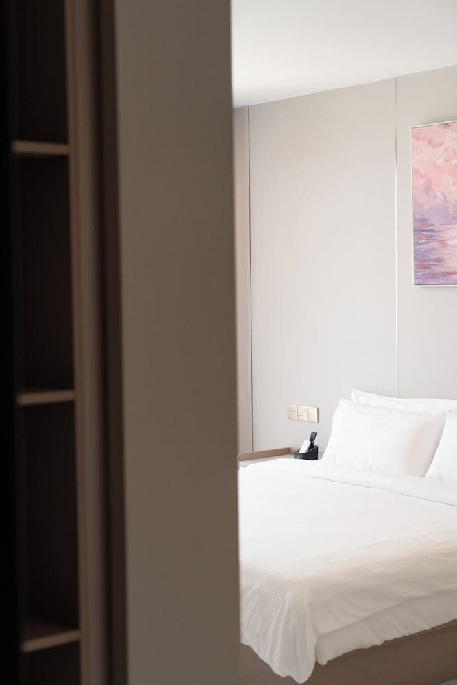 Wings by Hawks Hotels Kamadhoo Baa Atoll - View 3