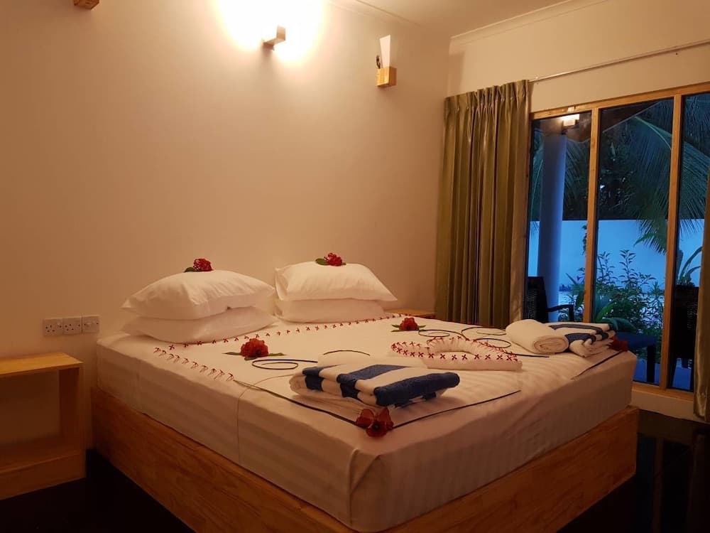 Thoddoo Beach Holiday Inn - View 2