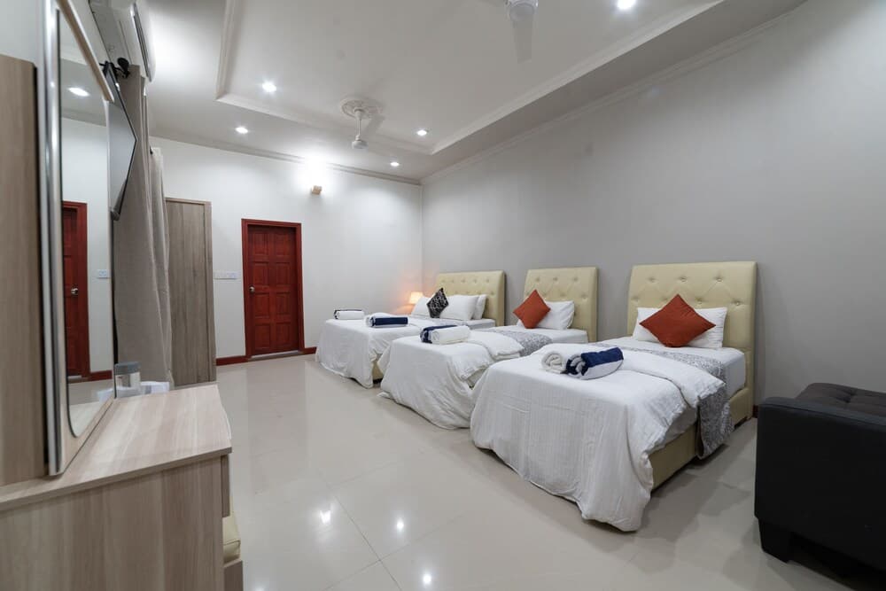 Ukulhas Beach Inn - View 100