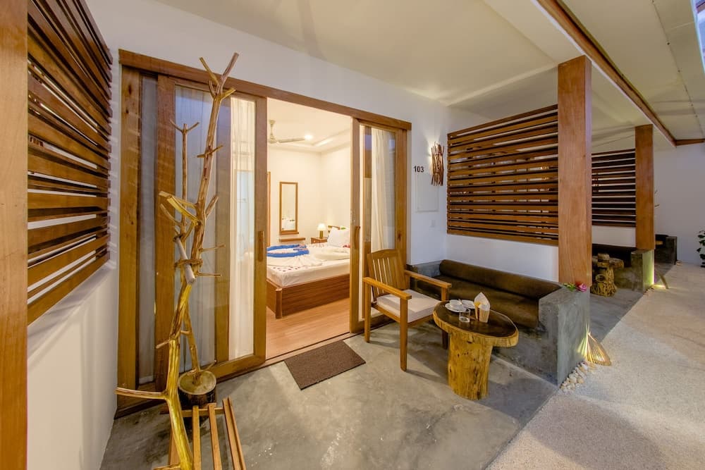 Dhiffushi White Sand Beach Hotel - View 8