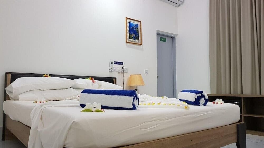 Mandhoo Retreat - View 2