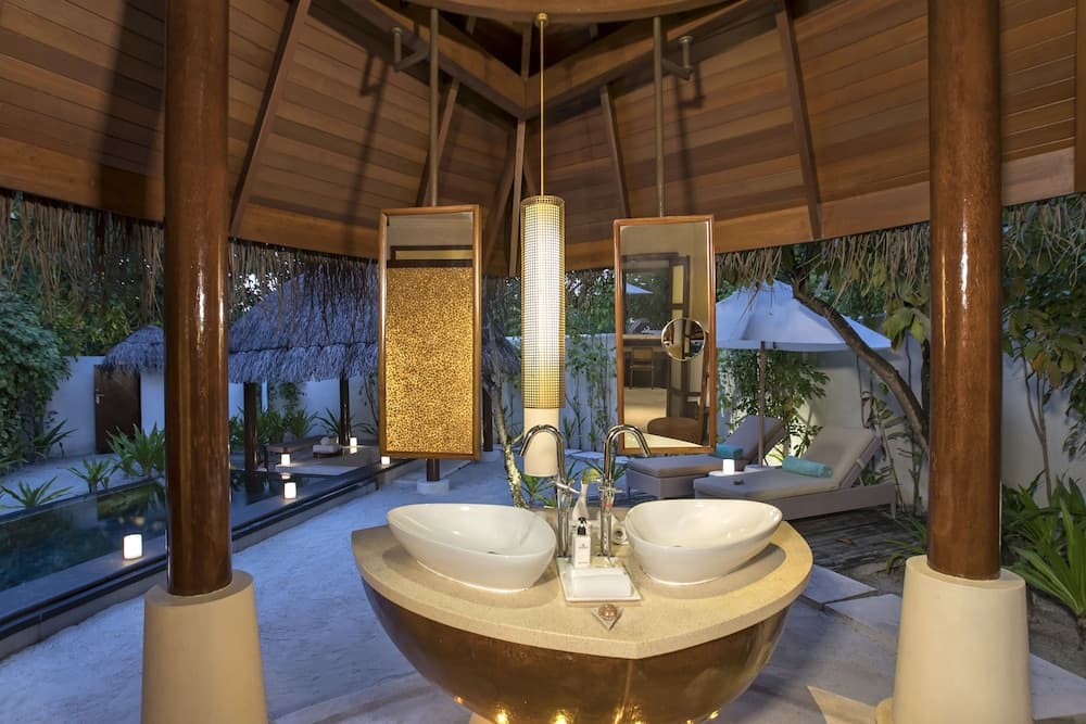 Constance Halaveli - View 22