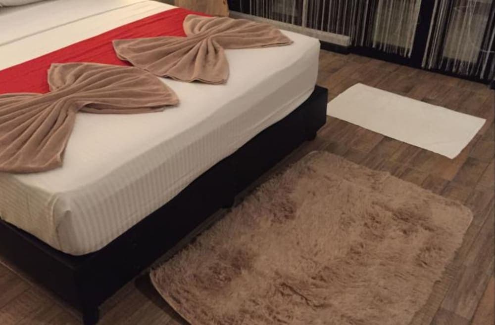 Local Island Inn - View 28