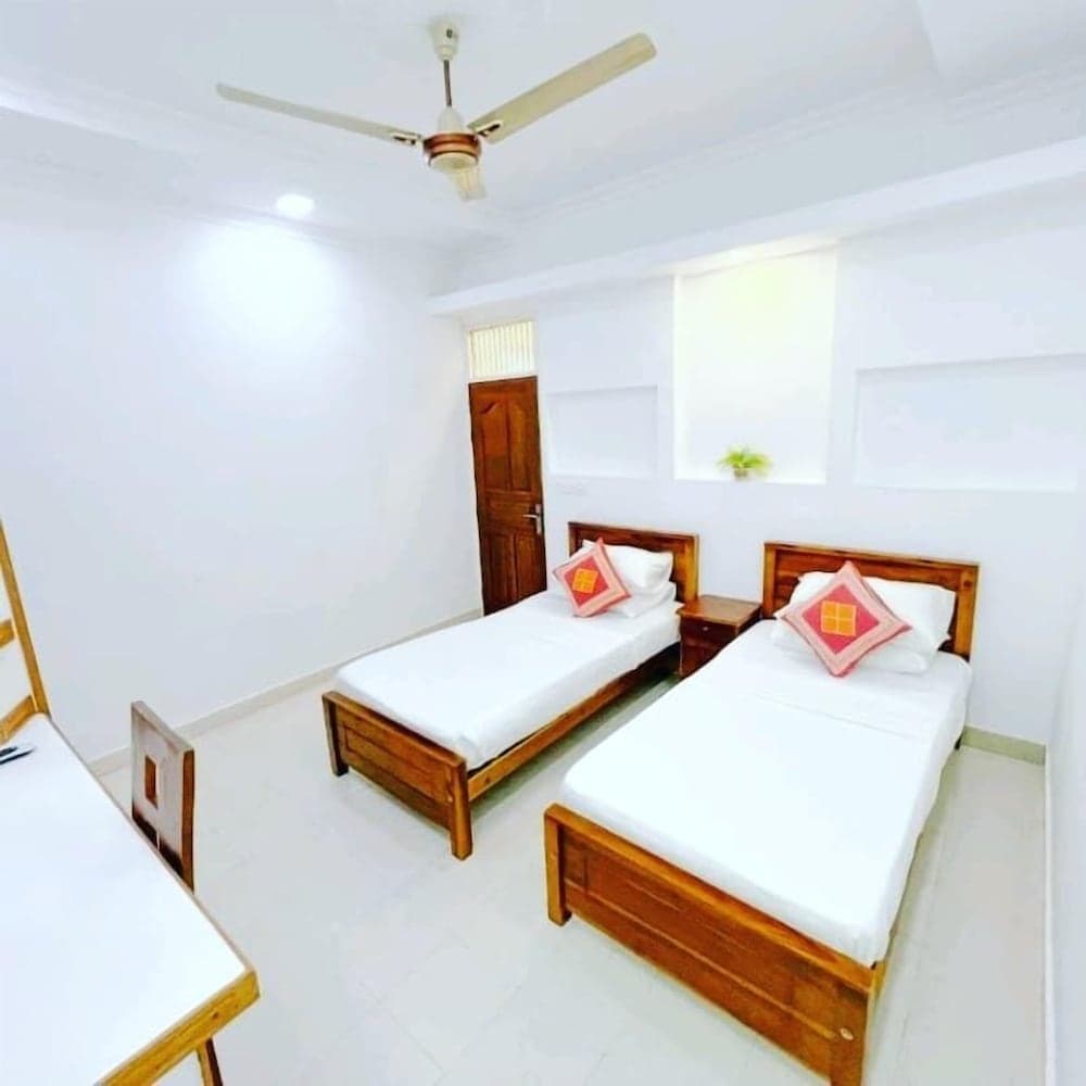 Everest Lodge - View 2