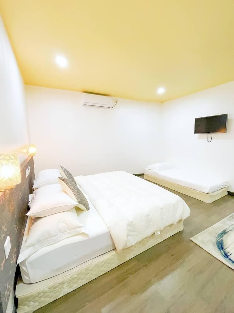 Fatims Beach House Maafushi - View 2