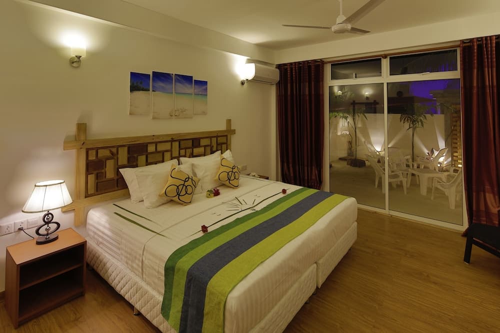 Shallow Lagoon Rasdhoo - View 30