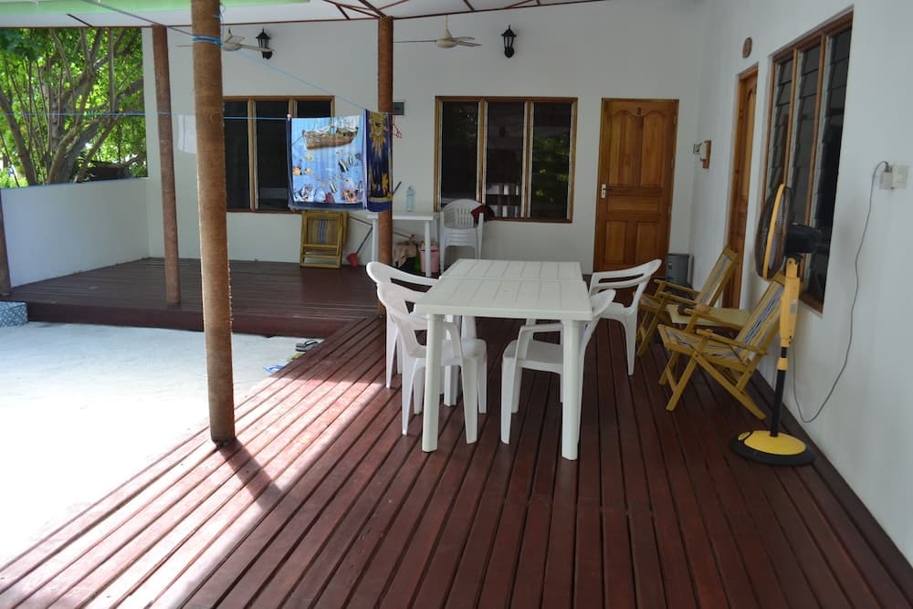 Fulidhoo Laperla Guesthouse - View 1