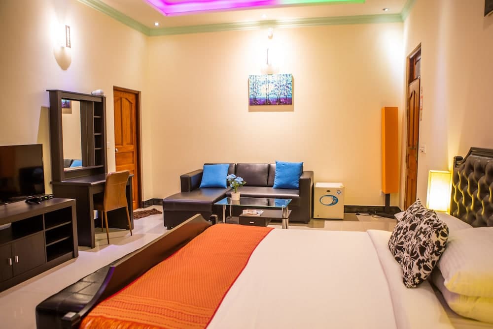 Charming Holiday Lodge - View 7