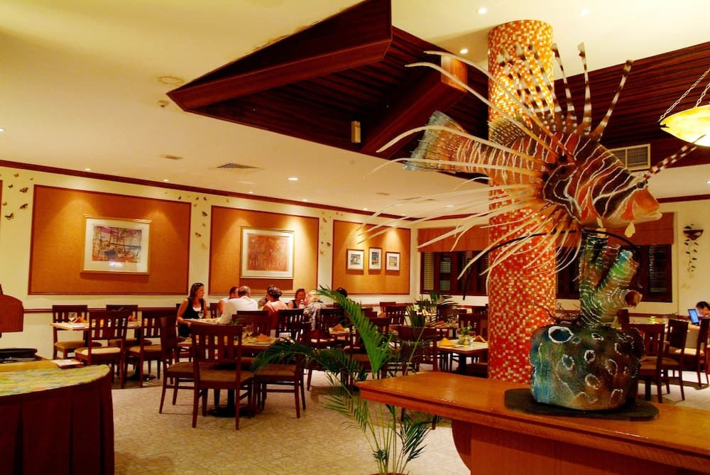 Hulhule Island Hotel - View 45