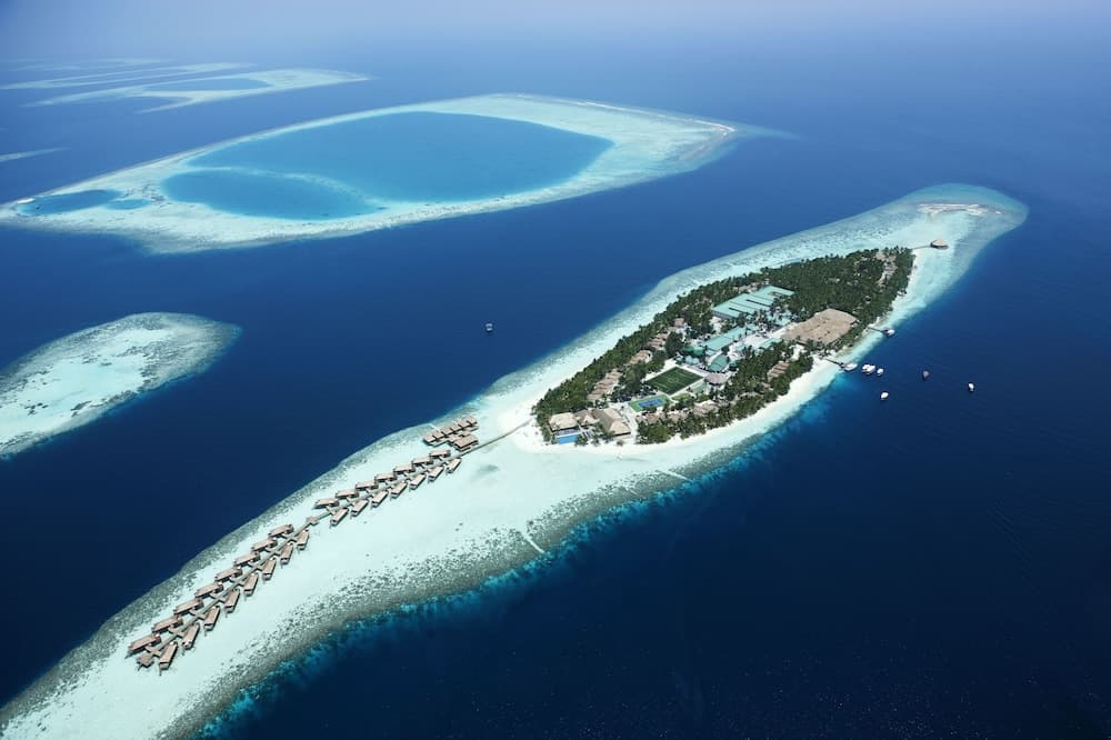 Vilamendhoo Island Resort & Spa - View 7