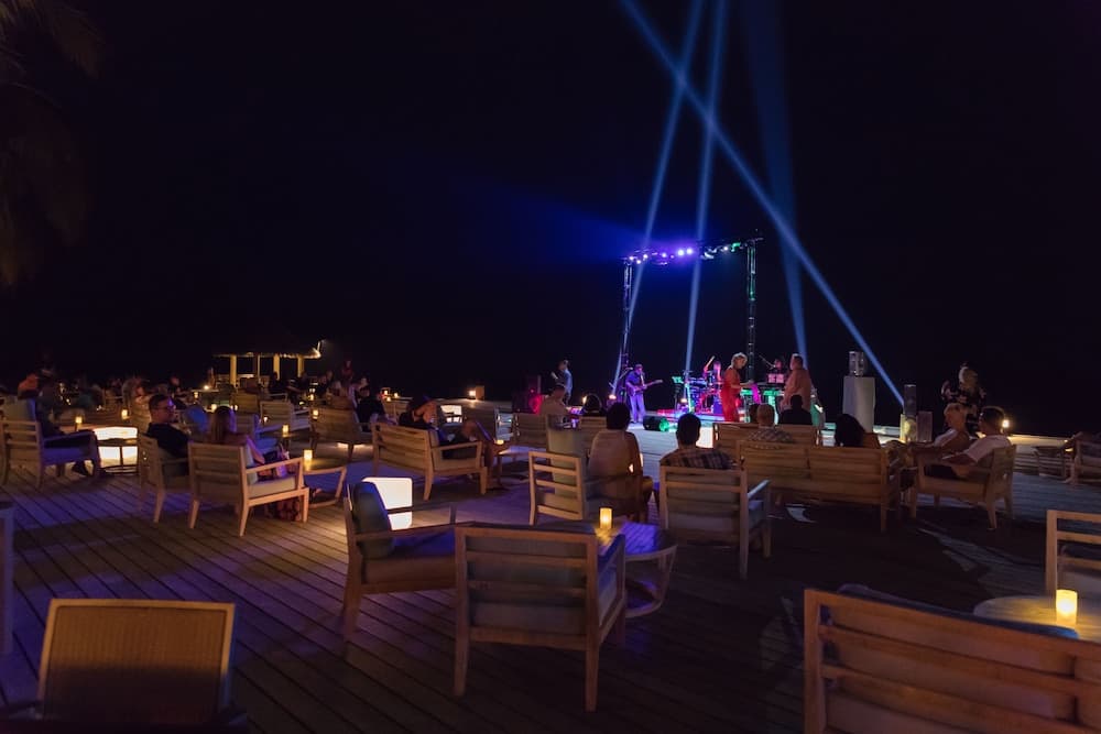 Vilamendhoo Island Resort & Spa - View 10