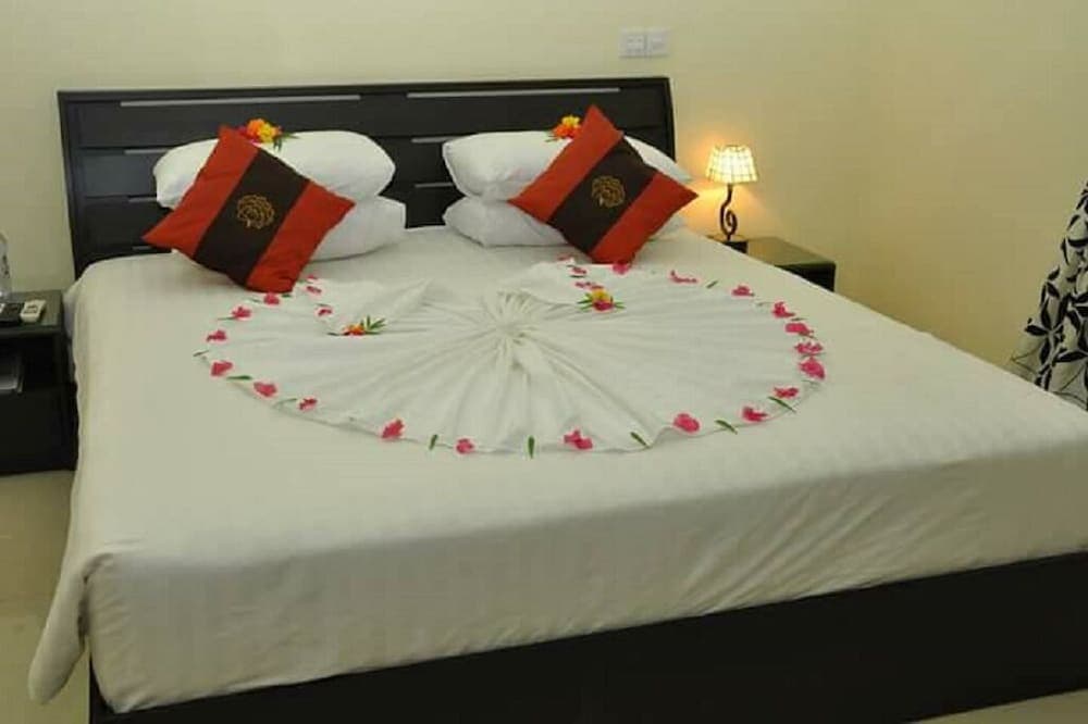 Charming Holiday Lodge - View 2